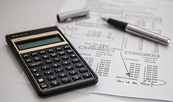 13 Statistics Measuring Liquidity Buffer Days Across Sectors
