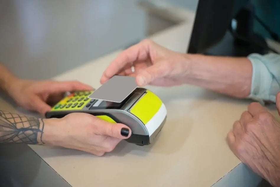 23 statistics on credit-limit utilization across mid-market distributors