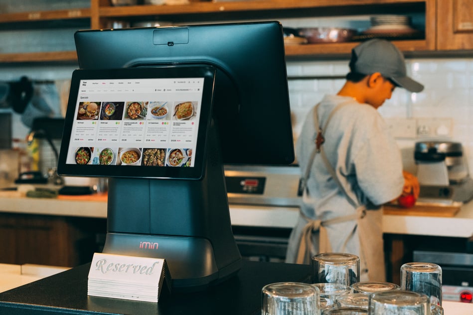 How Foodservice Equipment Companies Offer Net 60 Without Killing Cash Flow