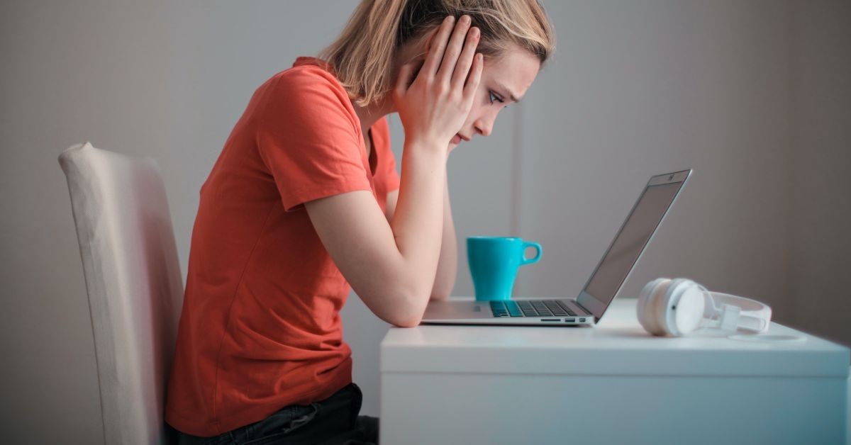 8 Reasons Your Team Shouldn't Be Doing Business Credit Checks