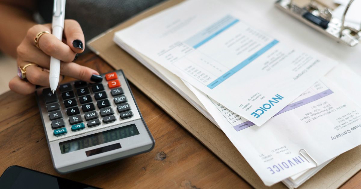 What Merchants Need to Know About Accounts Receivable Factoring
