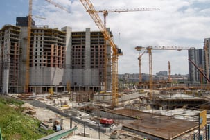 AR Challenges in Construction Equipment: Cash Flow Patterns and Solutions