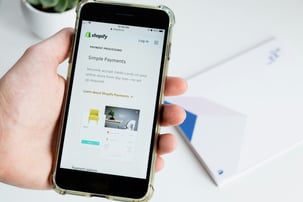 Handshake (Shopify) Wholesale: How It Works and How to Offer B2B Terms Like Shopify
