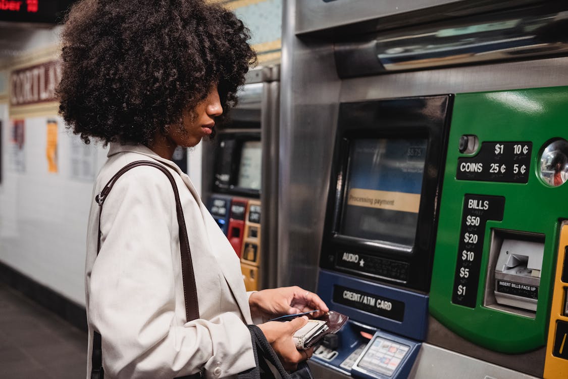 17 statistics that prove automated credit decisions beat manual trade references