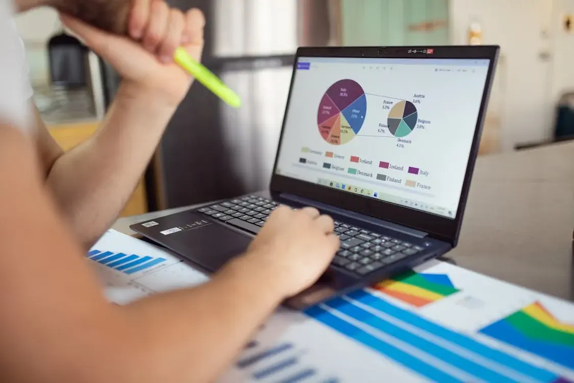 17 statistics that reveal why Days Sales Outstanding remains finance’s biggest cash-flow killer