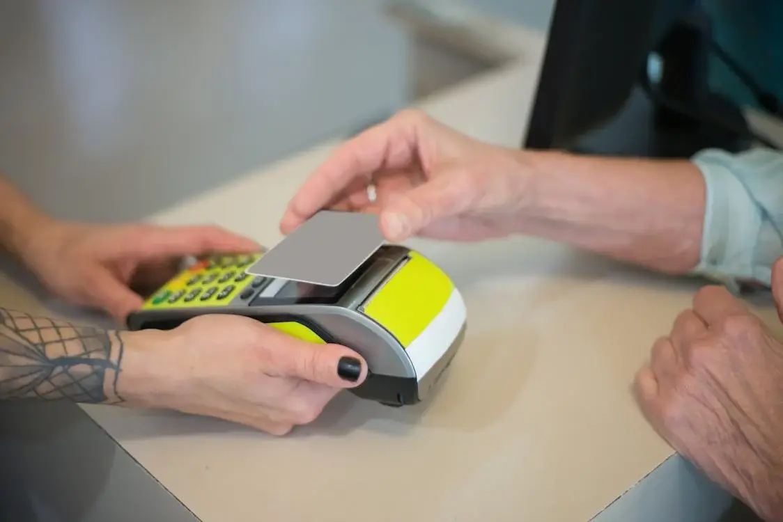 23 statistics on credit-limit utilization across mid-market distributors