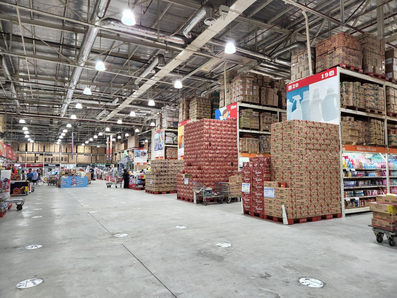 How Costco Sells Inventory Before Paying for It: A Cash-Flow Playbook